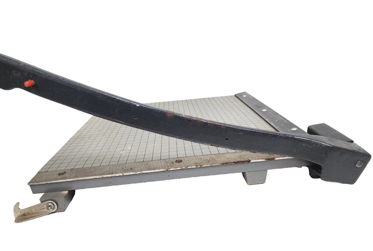 【USA vintage】Milton Bradley. ペーパーカッター Vintage Milton Bradley Paper Cutter 15” Studio Guillotine