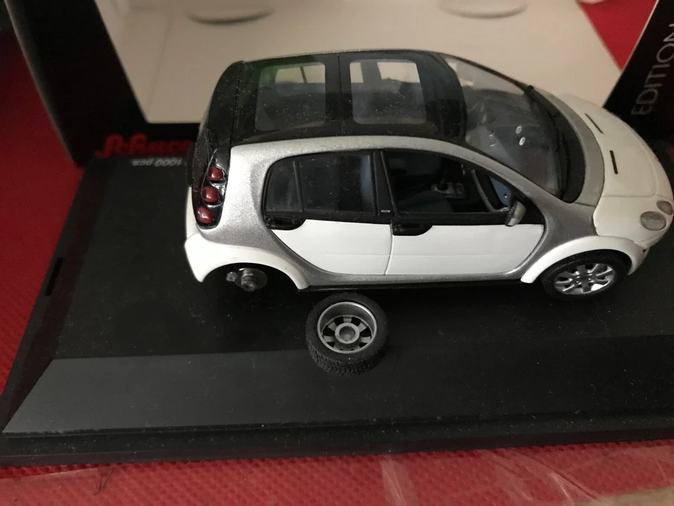Smart Forfour  Limited Dealer Edition Schuco in scale 1/43 READ  B802 - Image 2 of 4
