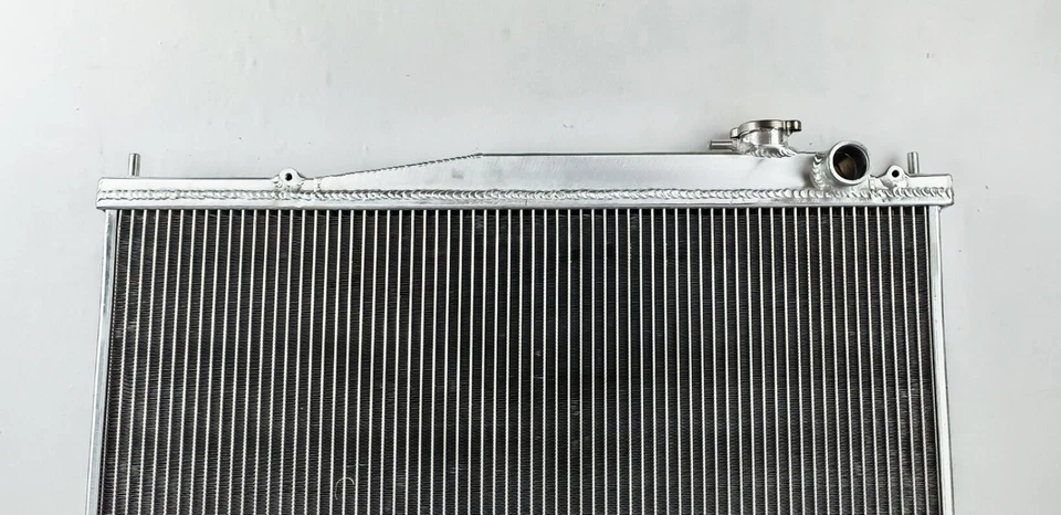 Radiador de aluminio para Nissan 2000-2004 Xterra 1998-2015 Frontier 2,4 L 3,3 L automático Foto 4 de 4