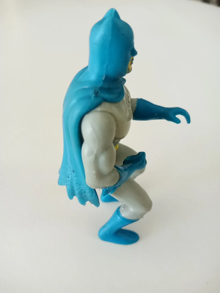 Figura de acción Mego Batman juguete coleccionable vintage de DC Comics 1975 con patas dobladas Foto 2 de 4