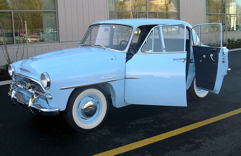 The Toyopet Crown sports suicide doors.