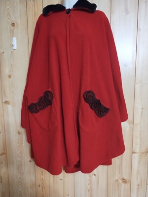 Le Moda Poncho Womens OS Red Fleece Black Faux Fur Collar Cape Pockets READ