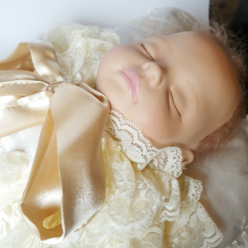 Porcelain Doll "Prince George of Cambridge" 20"(50cm) by The Ashton-Drake (589 ) - Video 1 of 1