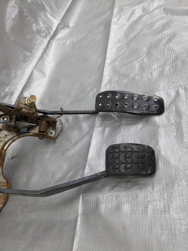 1990-05 Mazda Miata Mx-5 NA NB OEM Gas and Brake Pedal w/ Cruise Control 99-05 - Image 2 of 4