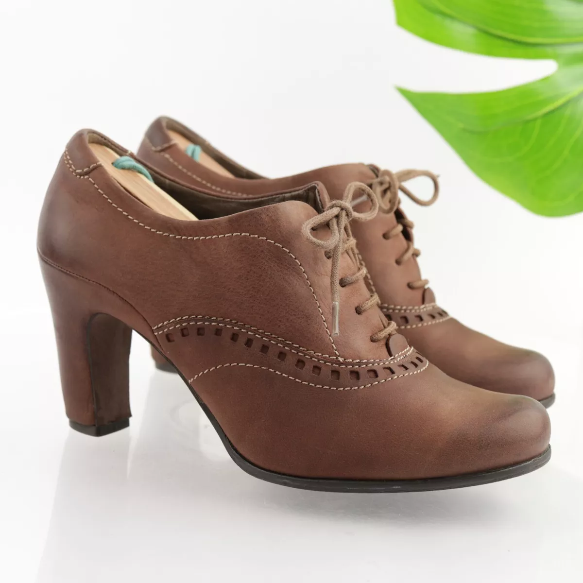 Ecco Women s Kiev Boots Size 39 8 Block Heel Lace up Oxford Pump