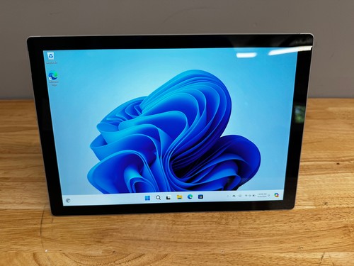 Microsoft Surface Pro 5 12.3" TOUCHSCREEN TABLET Intel Core i5, 256GB SSD, W11