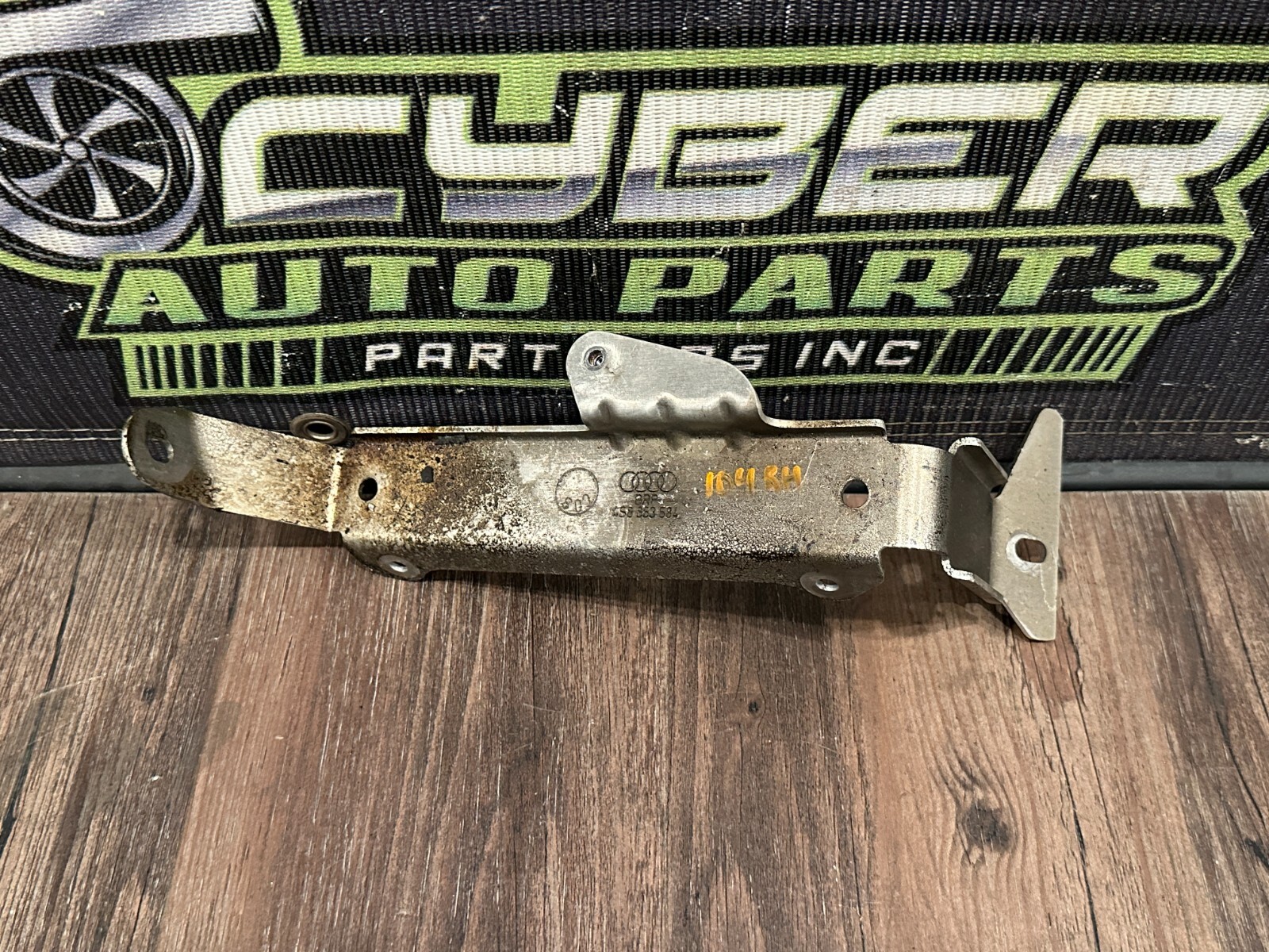 2021 AUDI R8 REAR PASSENGER RIGHT BRACKET OEM 4S8 863 584