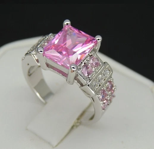 Anel Joyau Exclusive Brilliant 5ct corte esmeralda rosa e branco Cz - Imagem 3 de 3
