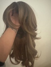 perruque brun légèrement Ondulé