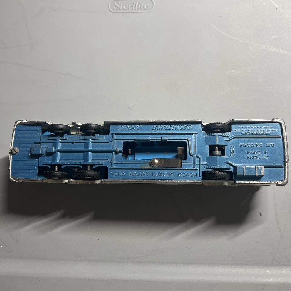 DINKY TOYS BEDFORD VEGA MAJOR AUTOBÚS DE LUJO, 952, c1964 Foto 2 de 4
