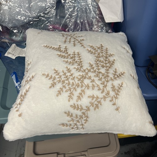 Millihome Waterfowl Down Pillows Set Of 2 White Soft Sherpa W/ Shiny Gold Leaf - Picture 4 of 13
