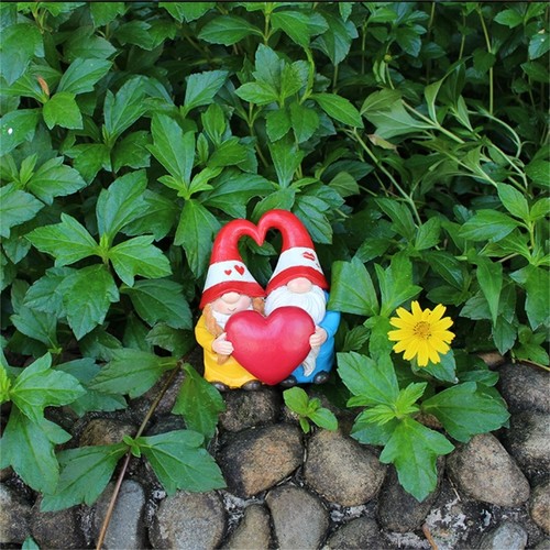 Stylish Resin Figurines Love and Heart Gnomes for House Attractive Designs - Picture 3 of 8