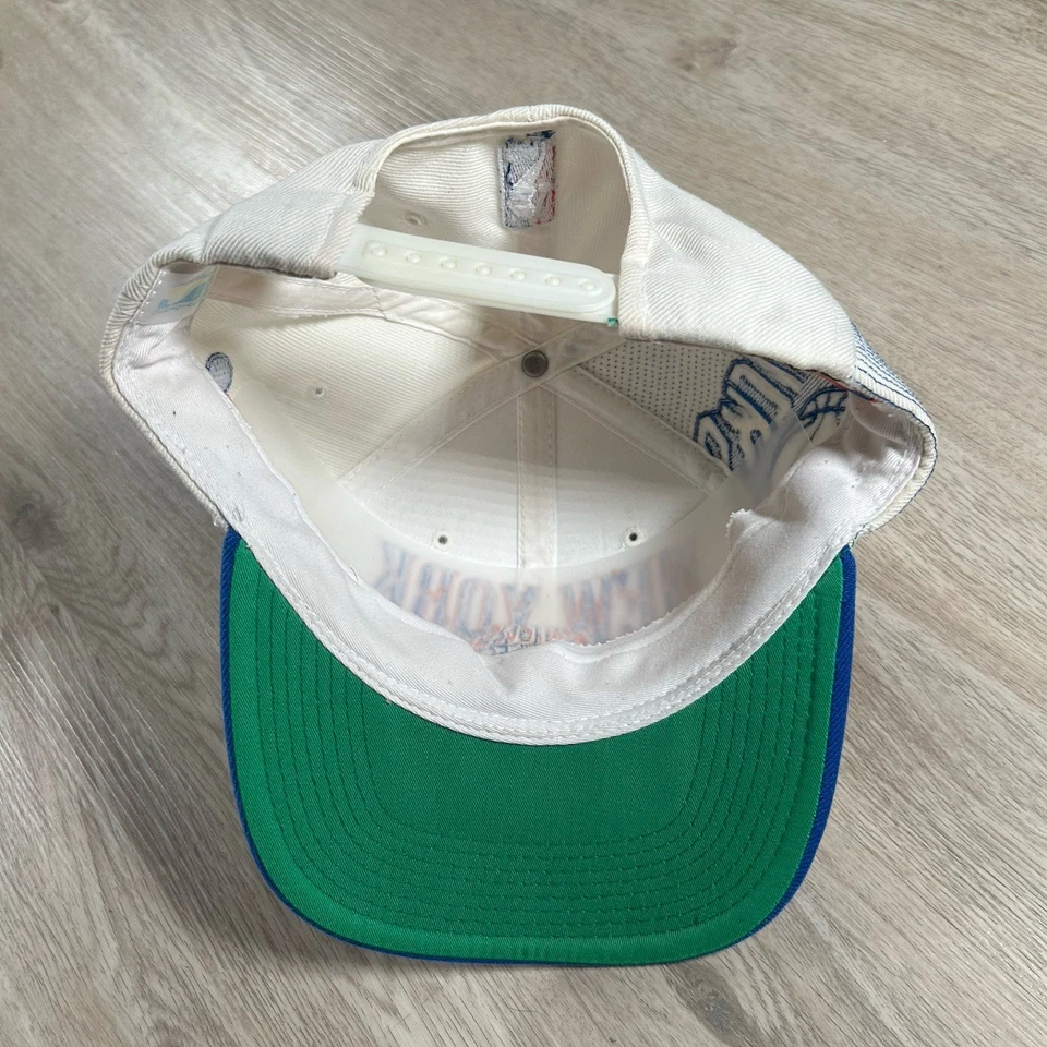 De colección Especialidades Deportivas New York Knicks Script Snapback Sombrero Blanco Lana NBA Foto 3 de 4