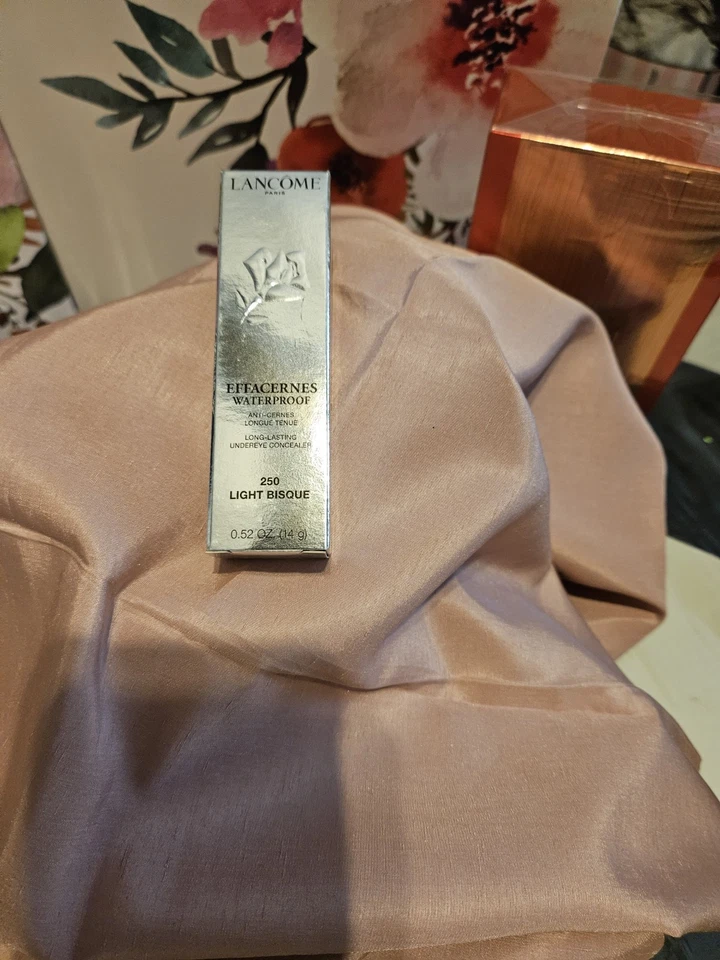 Corrector debajo de los ojos Lancome de larga duración - ¡Mejora tus ojos para que resalten! Foto 2 de 4