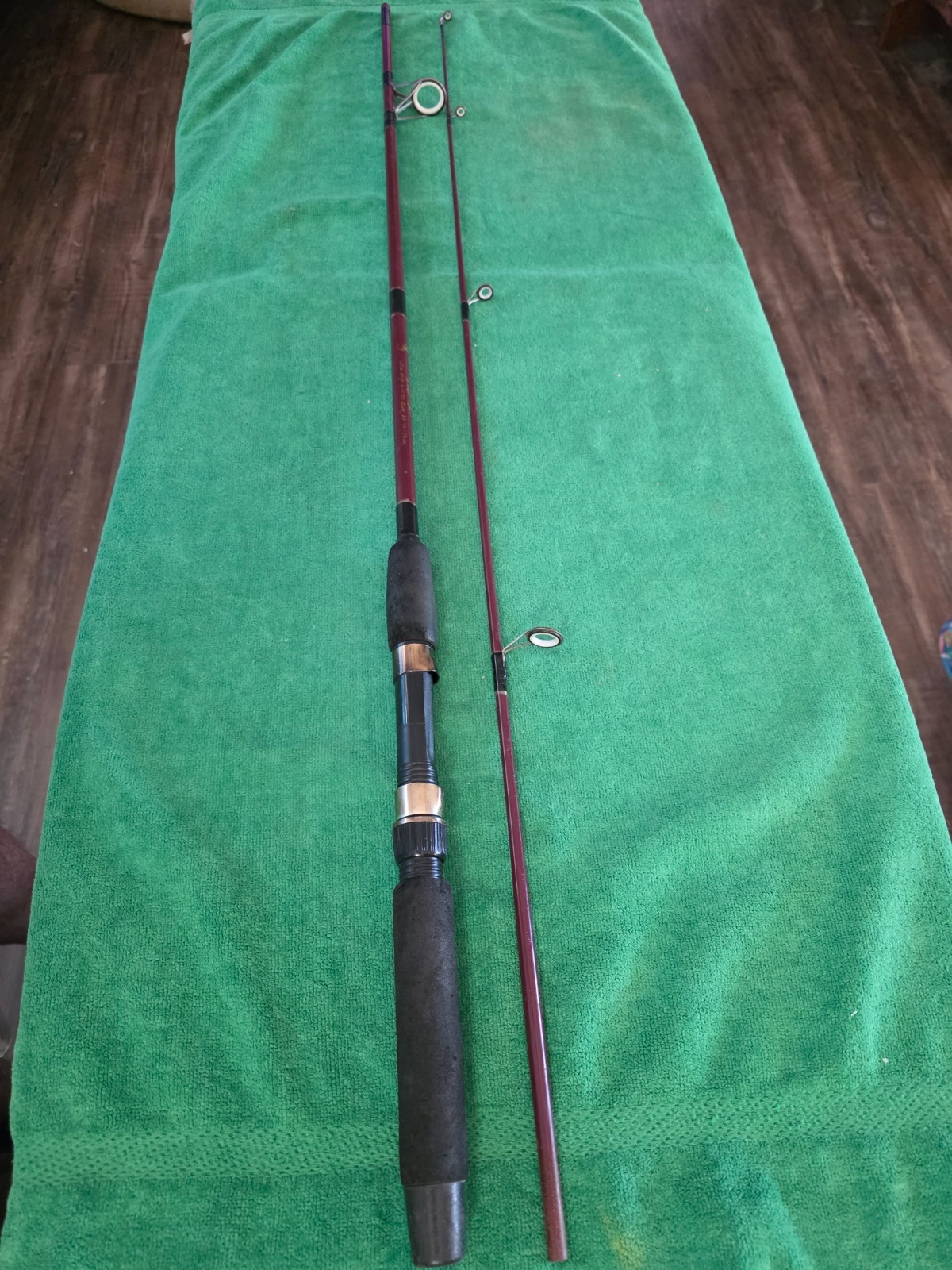 Eagle Claw model "Rogue Eagle"  6' 6" vintage 2pc  spin casting fishing rod