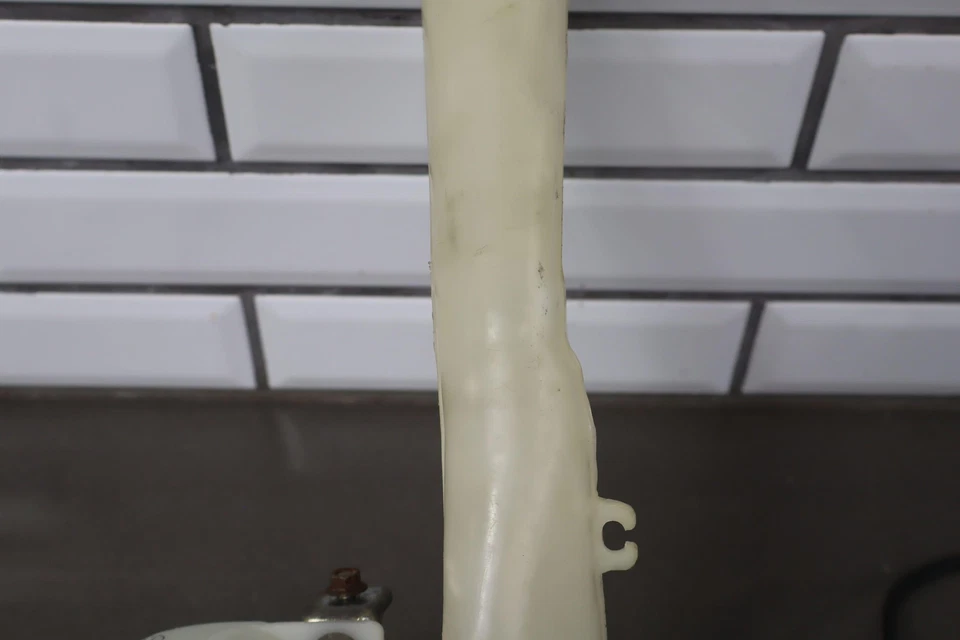 91 Mitsubishi 3000GT VR4 OEM botella/bomba/sensor lavadora parabrisas Foto 3 de 4