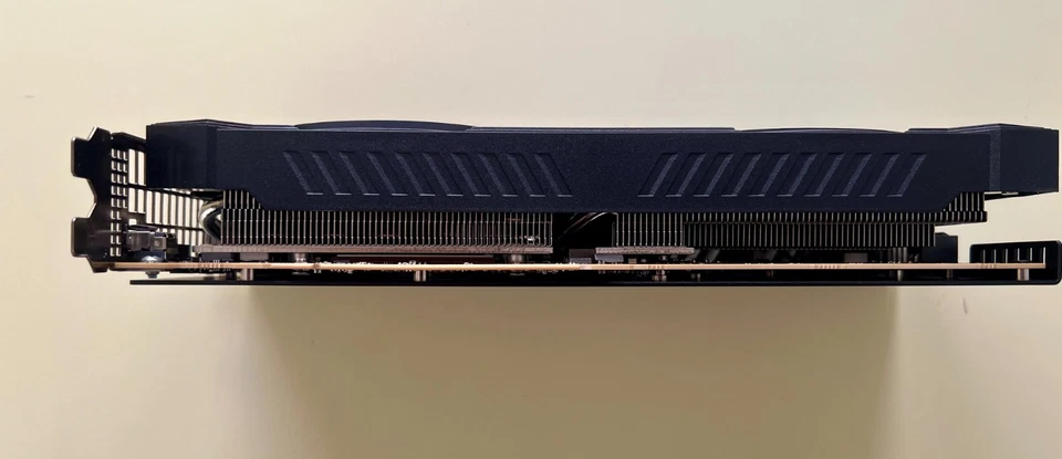 AMD Radeon Instinct Mi50 Radeon Pro VII 16GB HBM2 RAFFREDDAMENTO ATTIVO IA LLAMA - Immagine 4 di 4