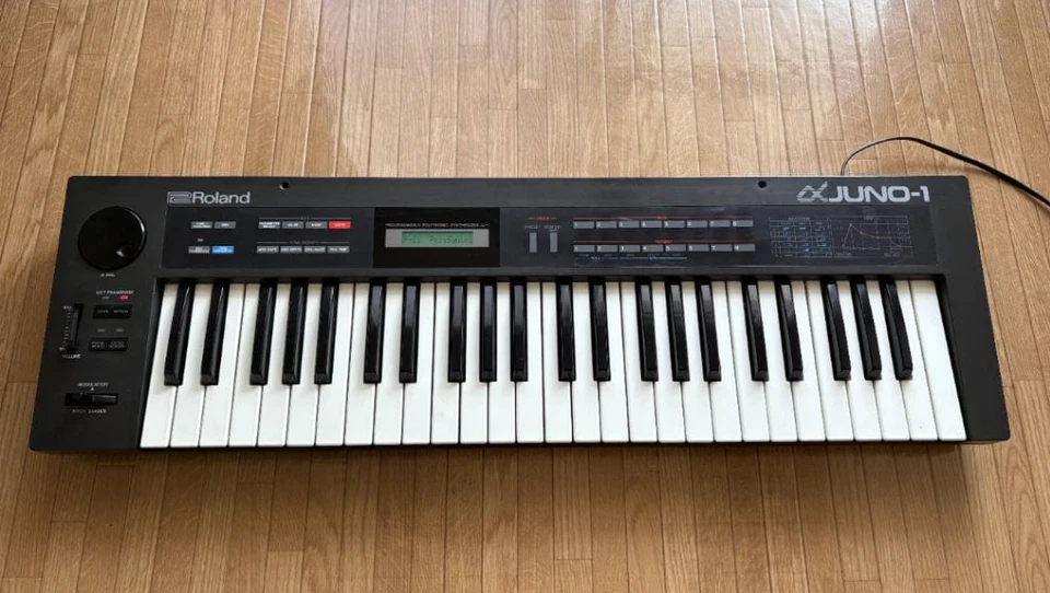 Roland JU-1 α JUNO-1 PROGRAMMABLE POLYPHONIC SYNTHESIZER 49-Key MIDI AC100V - Image 2 of 4