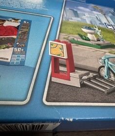 4 LEGO CITY: Build My City Accessory Set 40170