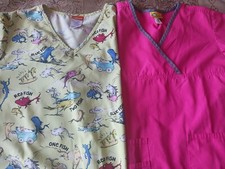 Womens Lot 2 Scrub Tops Size XS Dr.Seuss Wonder Wink Fish Green Pink EXCELLENT