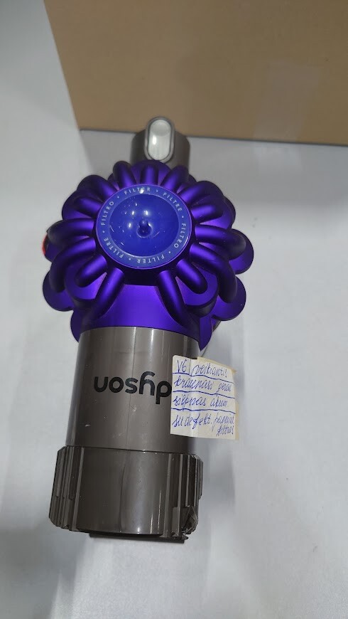 Dyson V6 Vacuum Used with Weak Battery and Filter Defect