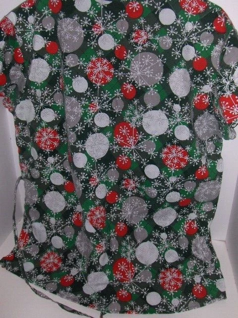 Cassandra O - snow flakes scrub top - Large - Image 3 of 3