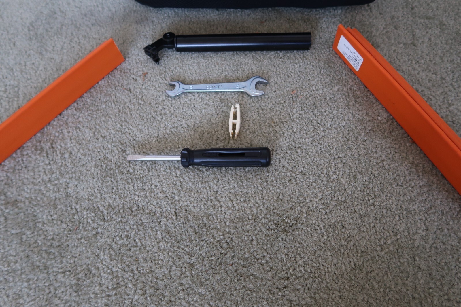 LAMBORGHINI GALLARDO SPYDER  OEM ORIGINAL TOOL KIT # 0R1400039