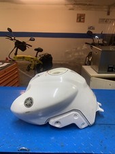 Serbatoio benzina Yamaha MT-03 [VERNICE  SCROSTATA]