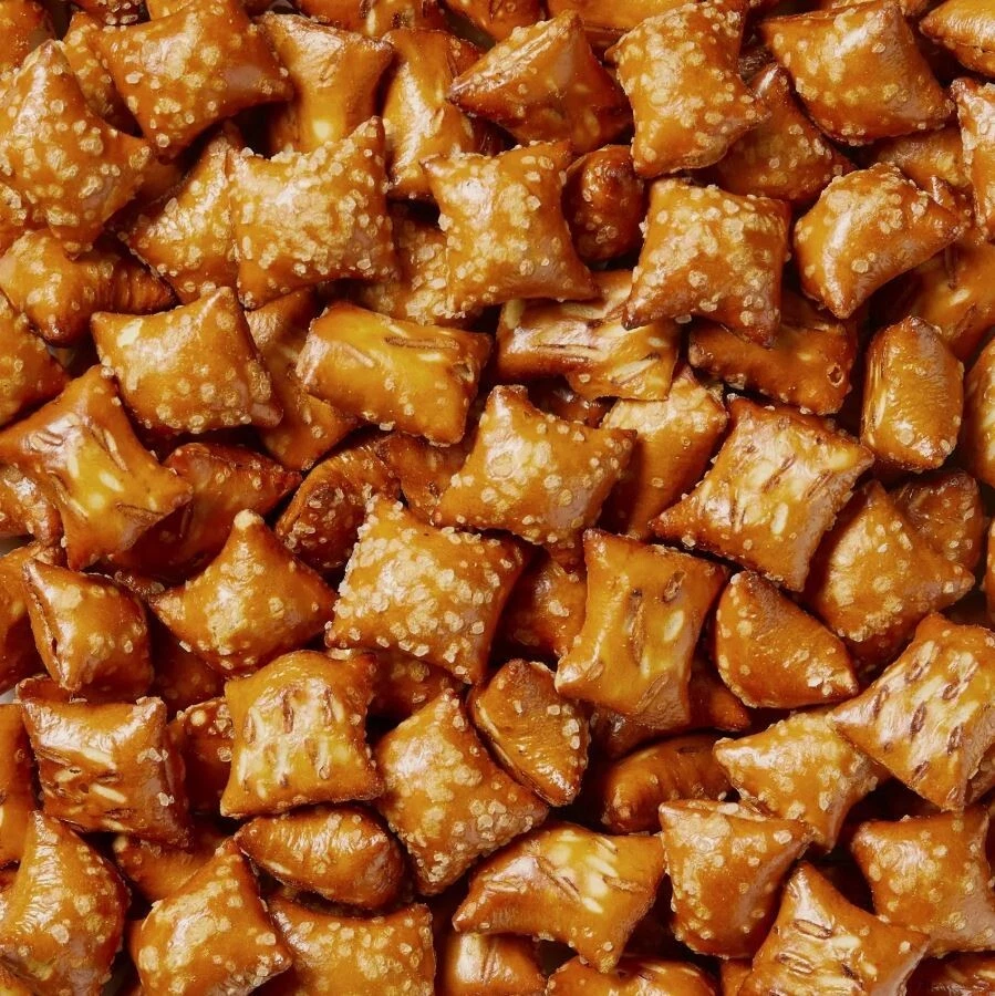 New 2-Pack Kirkland Valencia Peanut Butter Filled Pretzel - 55oz/Jar Snacks - Image 4 of 4