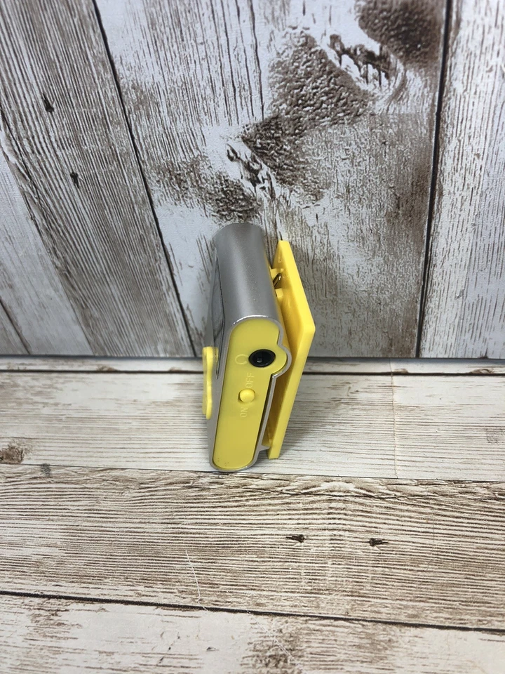 ECLIPSE By J lab Fit Clip 4GB MP3 Player (Silver/Yellow) W/Clip - Image 4 of 4