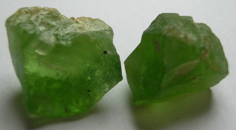 PERIDOT, LIGHT GREEN ROUGH FOR FACETING OR CABBING, ARIZONA, U.S.A.