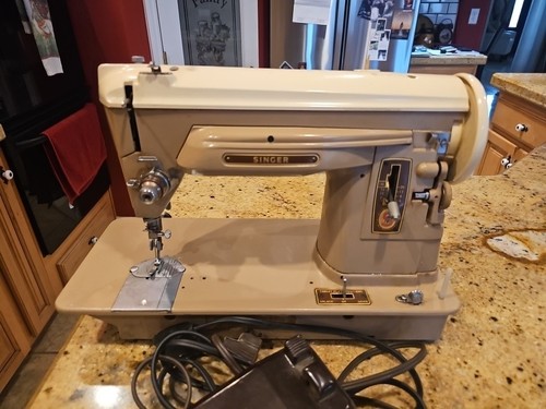 1958 SINGER Model 404 Slant-Needle SEWING MACHINE Excellent Tested & Working - Picture 8 of 8