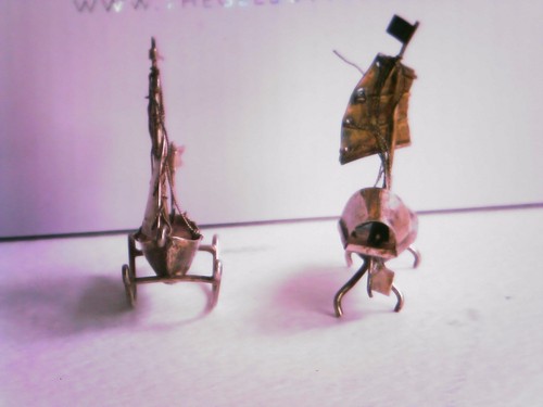 Two miniature silver Chinese boats. Approx' 5 cm h, weight together 21.45g. - Picture 2 of 13