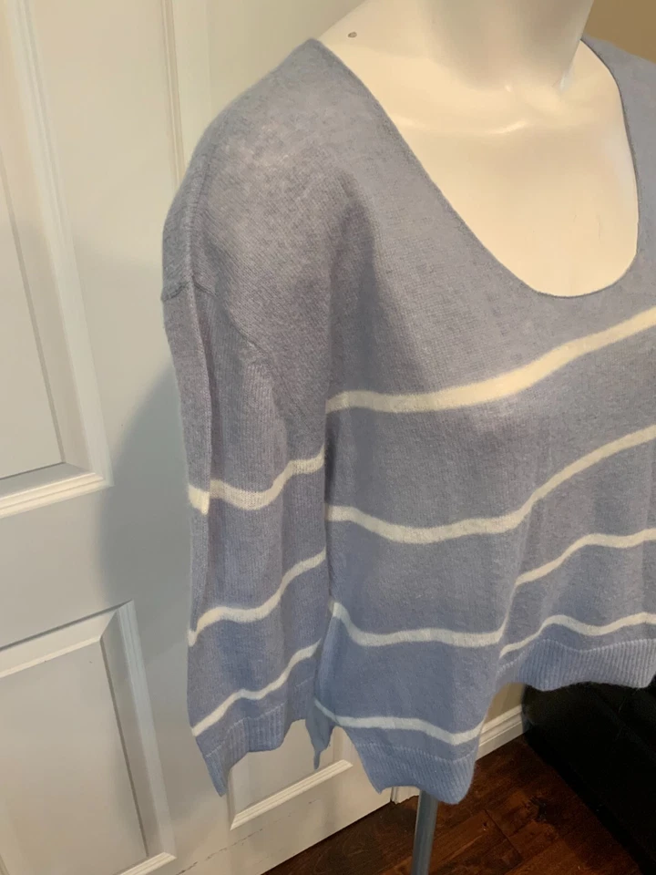menina. Suéter de malha fina listrado azul claro Band of Outsiders, tamanho 2 (pequeno) - Imagem 3 de 4