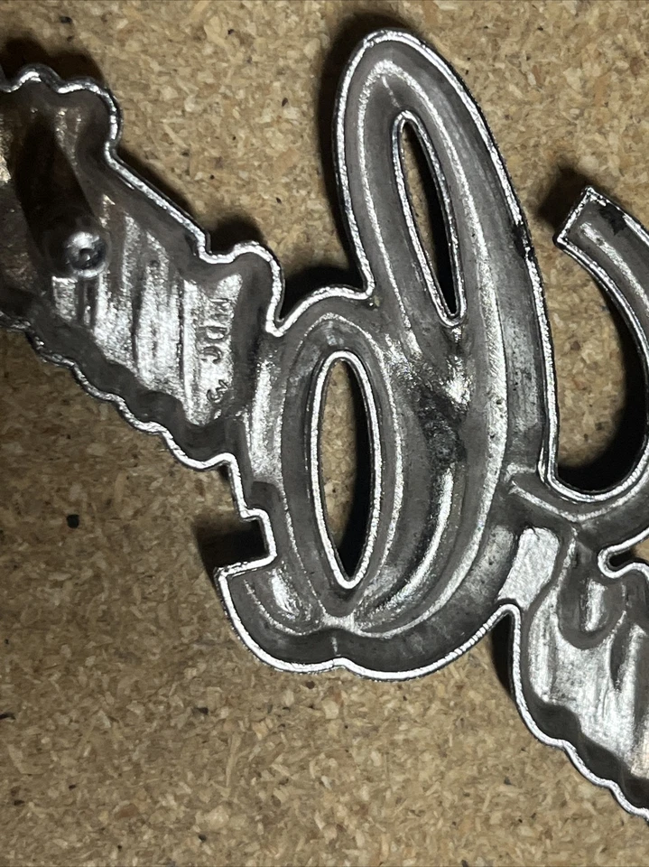 Guardabarros delantero Oldsmobile Cutlass Cruiser 1978-81 nuevo en stock moldeado GM 560650 Foto 4 de 4