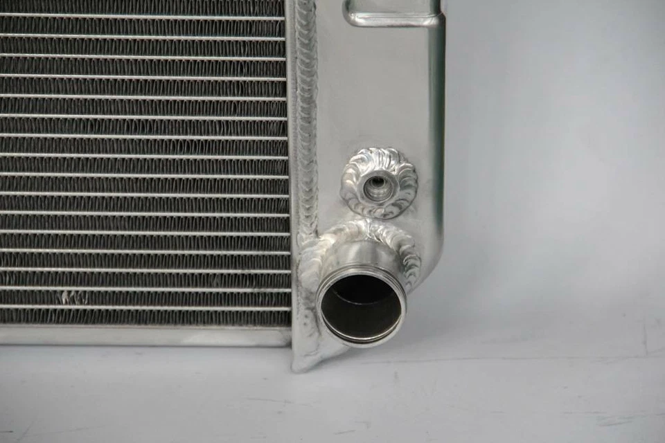 RADIADOR DE ALUMINIO KKS 3 FILAS 34" CORE FIT CHEVY PICKUP SERIE C1500 SILVERADO C/K Foto 3 de 4