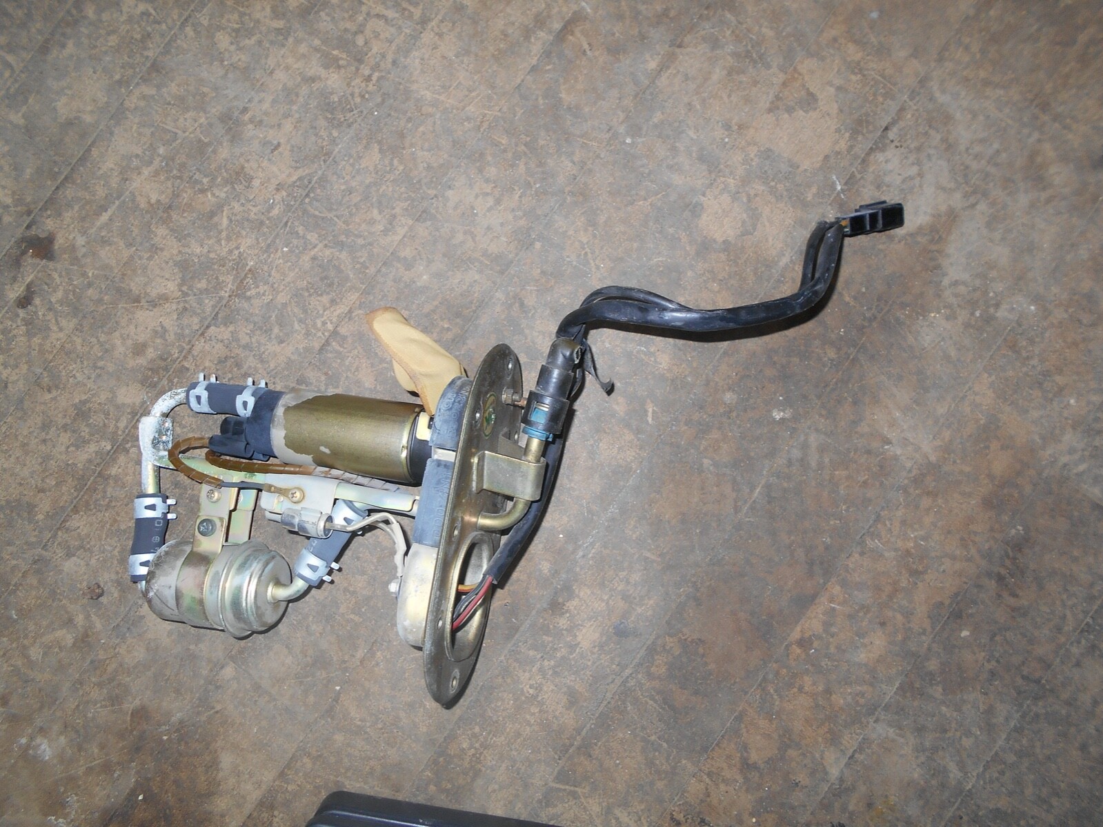 1997 9701 Suzuki TL1000 TL1000S OEM Fuel Pump Gas Petrol Assembly