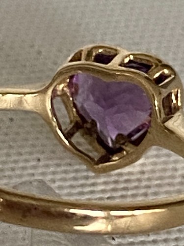 9ct Solid Yellow Gold Amethyst Heart Ring Size 6 1/2 / M - 1/2 - Picture 4 of 12