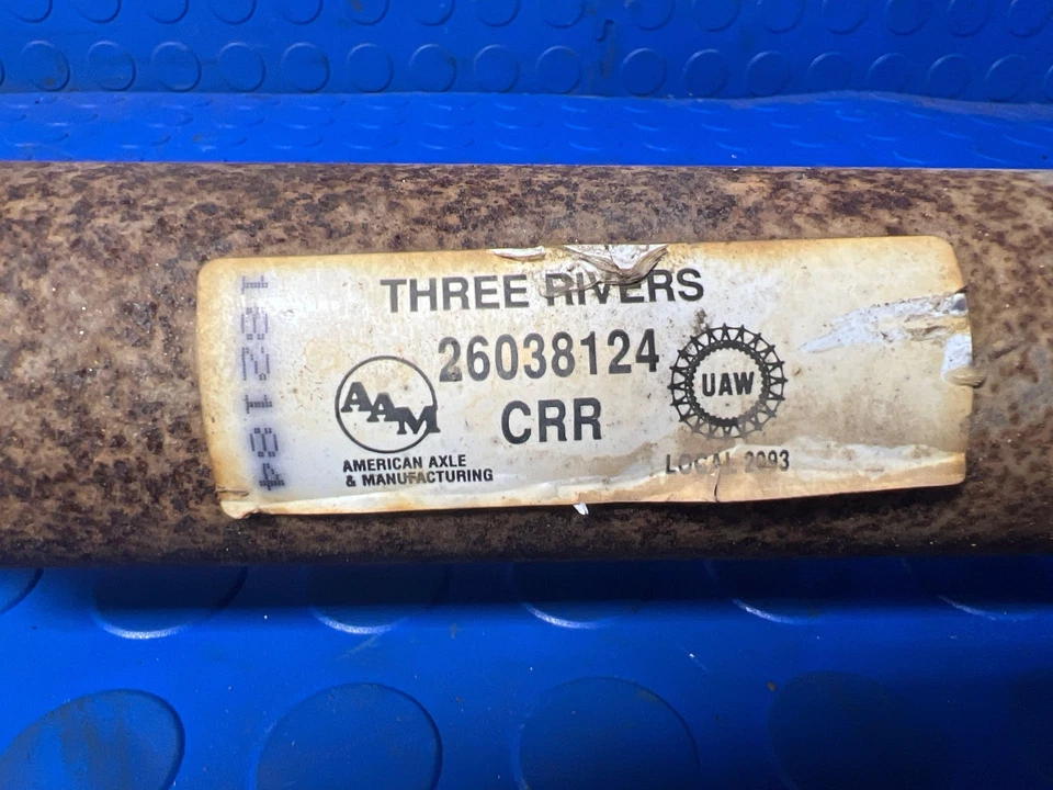 Eje de transmisión delantero Chevy C/K 1500 1995-1998 se adapta a 4L60E OEM 26038124 Foto 2 de 4