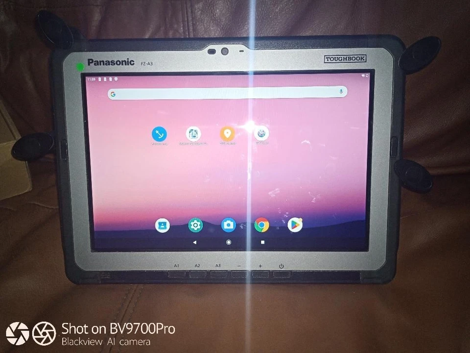10.1 PANASONIC TOUGHBOOK FZ-A3 ANDROID CHARTPLOTTER,2025 UK CHRTS,FULL KIT,IP65 - Image 2 of 4