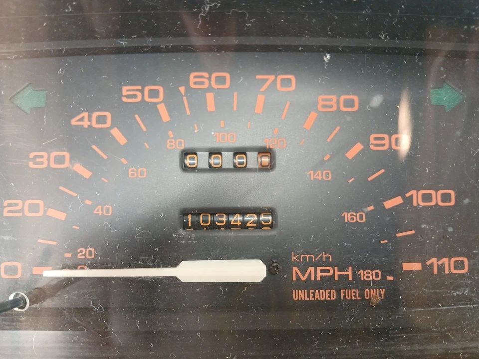 1986-1987 Mazda B2000, B2200,b2600 спидометр кластер датчик панели 103,425 мл. - Изображение 2 из 4