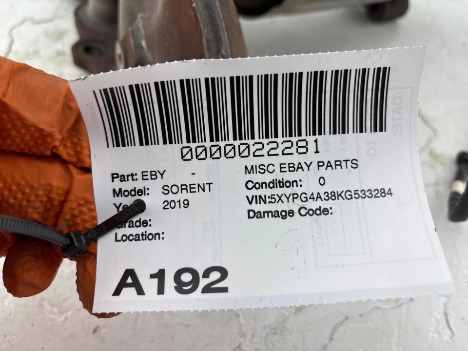 Kia Sorento 2016-2020 2,4 L tracción delantera colector de escape OEM Foto 4 de 4