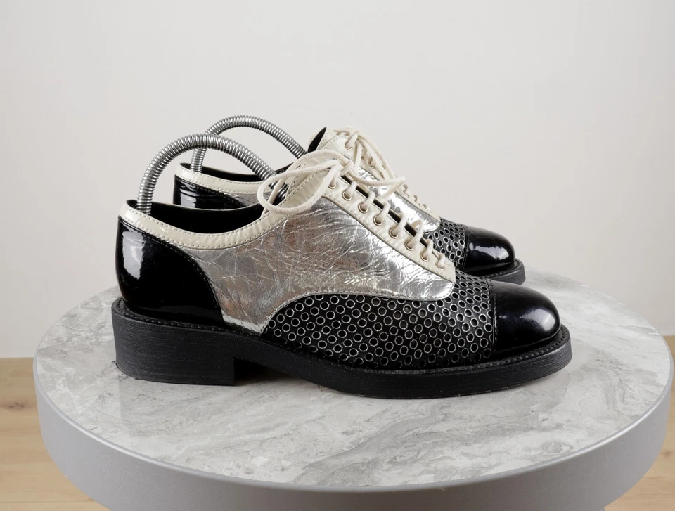 Кроссовки Derby Brogue CHANEL CC с логотипом размер 38 C черные серебристые кожа на шнуровке - Изображение 4 из 4