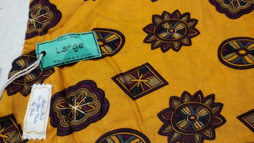 Large 3/4 - 4/4 Violin Dust Cover Bag By Baba NWT Gold Maroon Shapes Design - Picture 2 of 2
