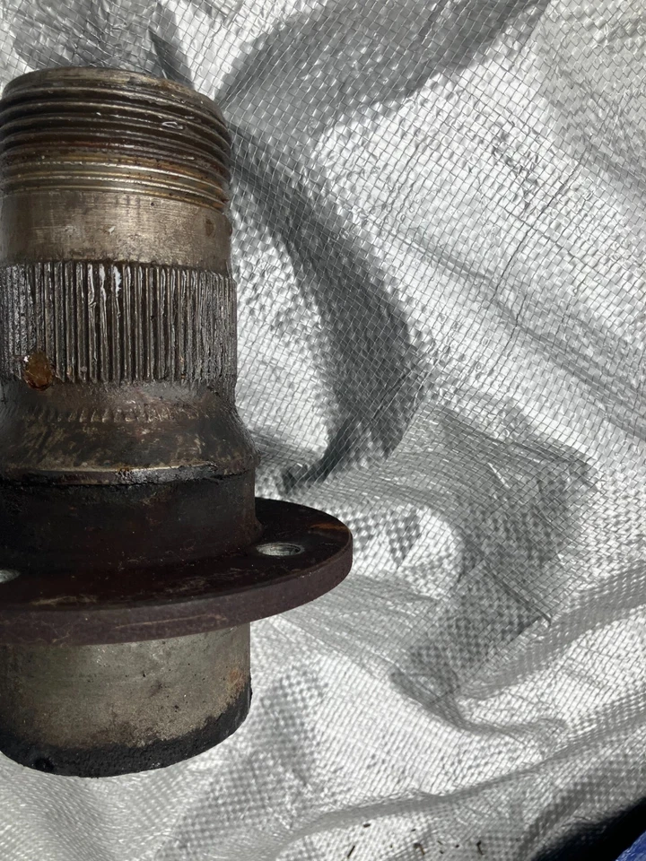 BUJE DE RUEDA DE ALAMBRE DELANTERO IZQUIERDO MGB 1968-80 ROSCAS DE CURSO Foto 2 de 2