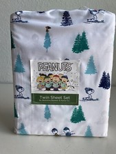 Peanuts Snoopy Charlie Brown Linus Skiing Holiday Christmas TWIN SIZE Sheet Set