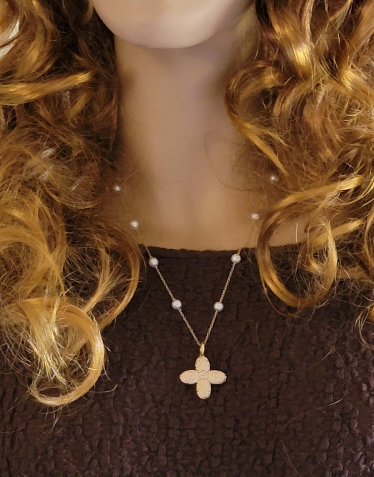 Pingente de cruz de ouro 18k com diamante e esmalte Aaron Basha - Colar de pérolas de ouro 14k 20,6 g - Imagem 2 de 4