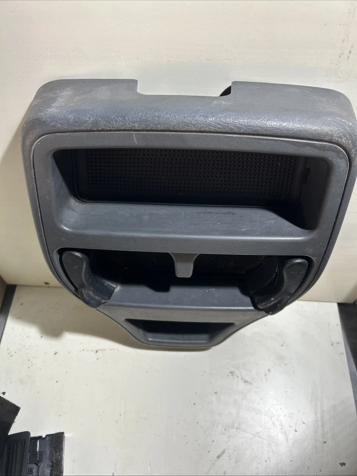 Dodge Dakota A/T 2005-2007 piso delantero consola central doble portavasos OEM Foto 4 de 4