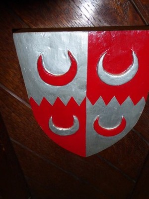 Photo 6x4 St Swithun, East Grinstead: heraldic shield (73) Seventy three c2017