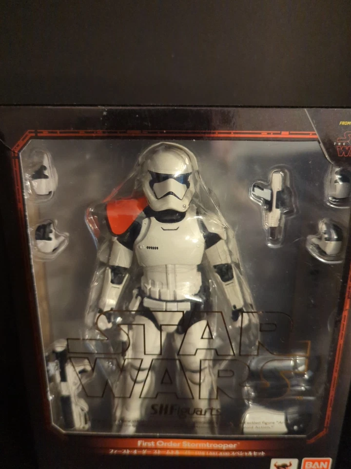 Bandai S.H.Figuarts Star Wars Primera Orden Stormtrooper Oficial con Caballero Foto 2 de 3